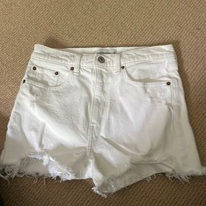 White Abercrombie mom shorts high rise
